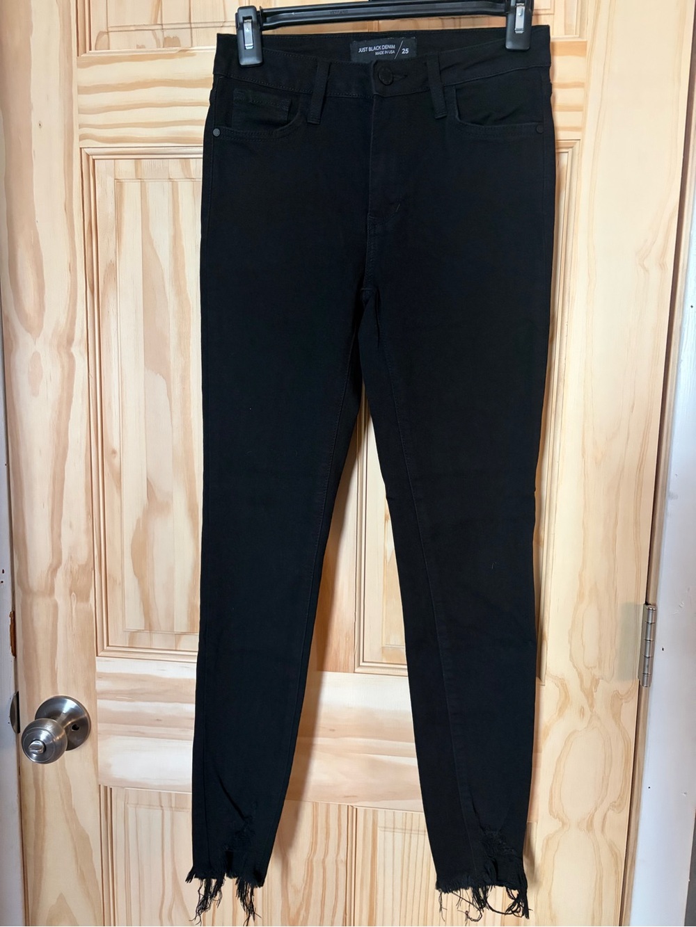 Just Black Women's Skinny Jeans in Black with Frayed Hem